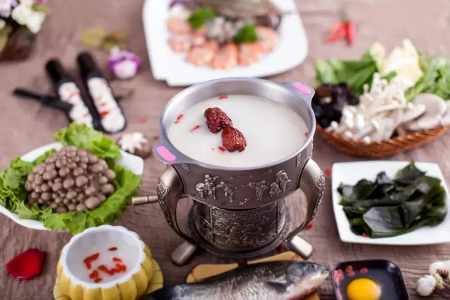 开一家鲜煮艺小火锅店怎么样？